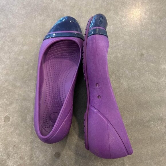 Crocs! New condition. Womans size 5. Adorable!! Office/casual. - Picture 4 of 9